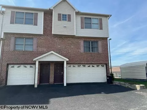 33 Ocean View Dr, Morgantown, WV 26505