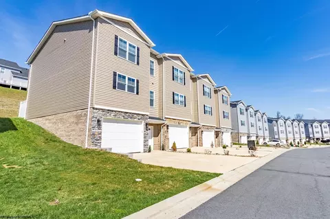 2070 Mountain Ash Ln, Morgantown, WV 26501