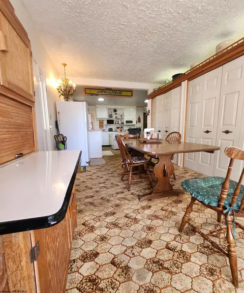 Dining - 109 Brown St, Thomas, WV 26292 photo 2 of 5