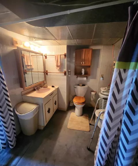 Bath - 109 Brown St, Thomas, WV 26292 photo 2 of 3