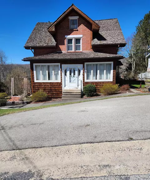 Exterior - 109 Brown St, Thomas, WV 26292 photo 3 of 10