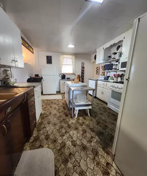 Kitchen - 109 Brown St, Thomas, WV 26292 photo 3 of 3