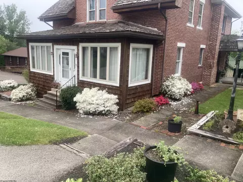 109 Brown St, Thomas, WV 26292
