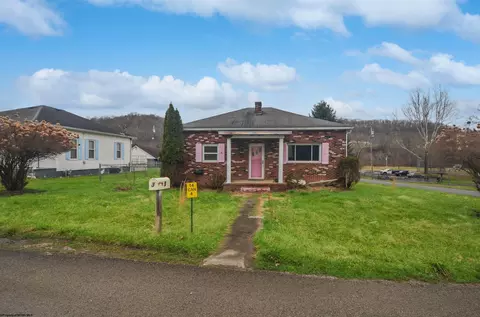 4 Canary St, Worthington, WV 26591