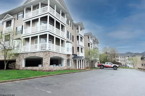 2534 Suncrest Vlg, Morgantown, WV 26505