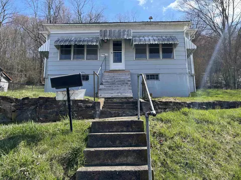 43 Jackson St, Weston, WV 26452