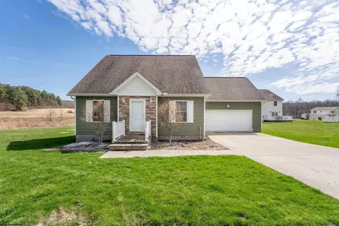 92 Kylie St, Reedsville, WV 26547