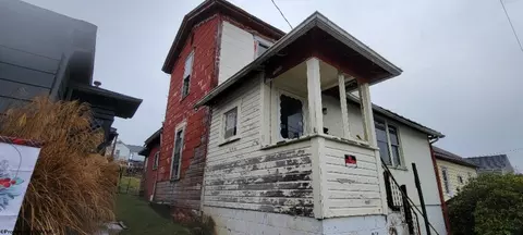 33 W St Charles St, Grafton, WV 26354