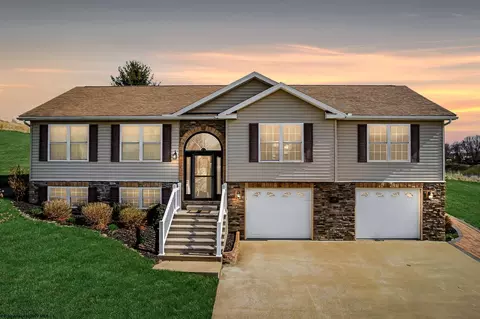 505 Birdie Ct #26541, Maidsville, WV 26541