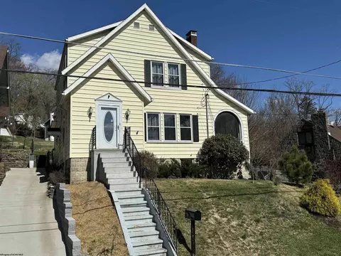 1215 College Park, Fairmont, WV 26554