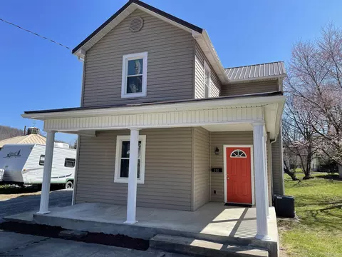 286 Maple Ave, Philippi, WV 26416