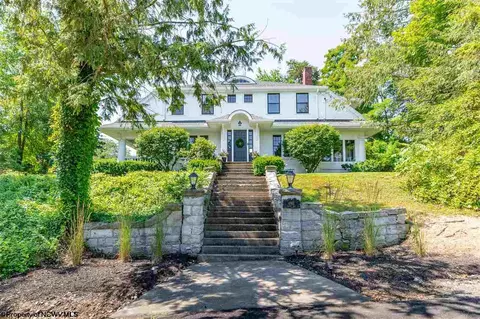 1 Devon Rd, Morgantown, WV 26505