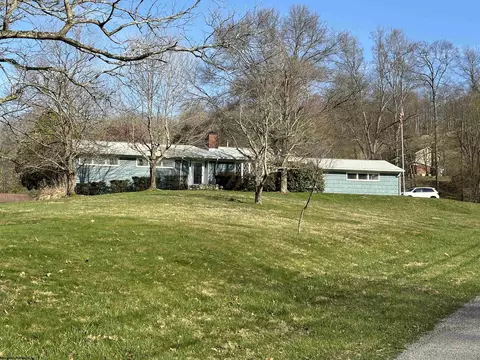 281 Edgewood Dr, Weston, WV 26452