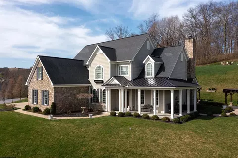18 Cherry Wood Dr, Morgantown, WV 26508