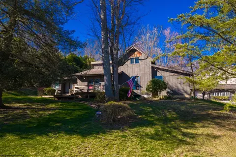 1027 Irwin St, Morgantown, WV 26505