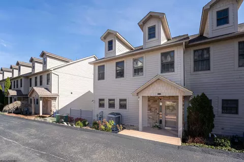 5 Waterside Dr, Morgantown, WV 26508
