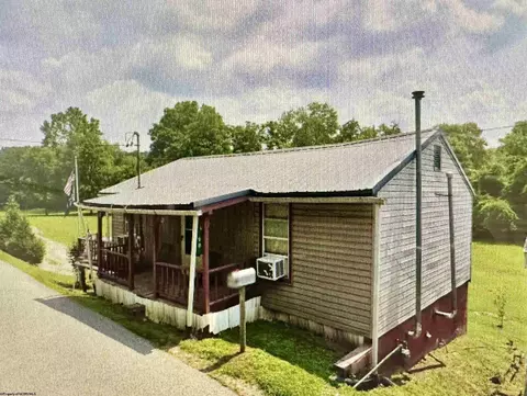 98 Lynn St, Spencer, WV 25276