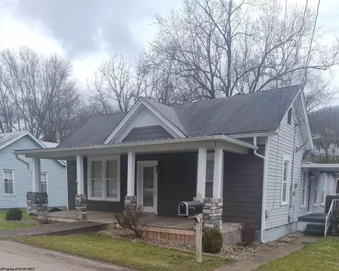 411 Fream St, Pennsboro, WV 26415