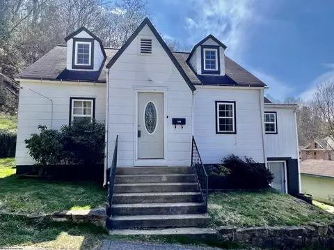 308 Hamilton St, Mannington, WV 26582