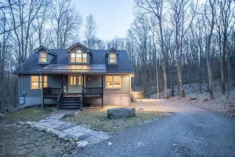 140 Hemlock Cir, Terra Alta, WV 26764