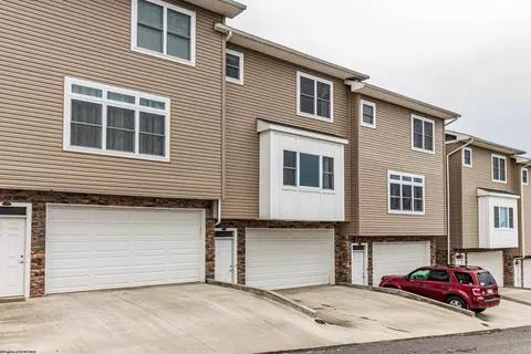 205 Pasture Ln, Morgantown, WV 26508