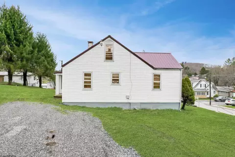 Exterior - 900 E State Ave, Terra Alta, WV 26764 photo 3 of 14
