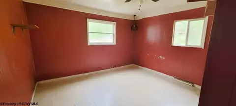 Bedroom - 71 Oak St, Salem, WV 26426 photo 4 of 5