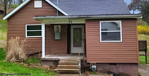 71 Oak St, Salem, WV 26426