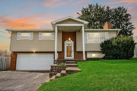 1369 Riddle Ave, Morgantown, WV 26505