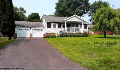 18 Meadow Ln, Bridgeport, WV 26330