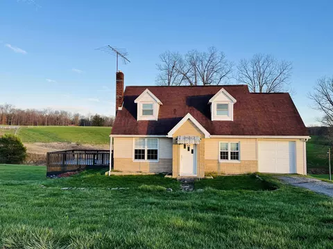 626 Dillons Creek Rd, Masontown, WV 26542