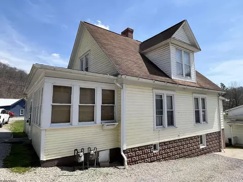 1020 E Main St, Mannington, WV 26582 photo 2