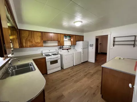 1020 E Main St, Mannington, WV 26582 photo 5