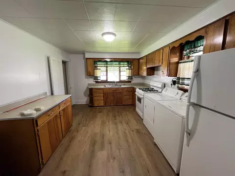 1020 E Main St, Mannington, WV 26582 photo 4