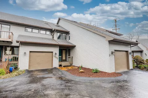 1002 Lakeview Ests, Morgantown, WV 26508