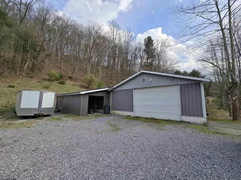 352 Grassy Run Rd, Fairmont, WV 26554
