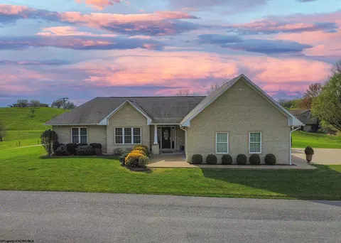 7 Tresara Dr, Fairmont, WV 26554