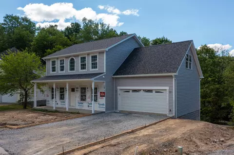 2072 Pinecrest Dr, Morgantown, WV 26505