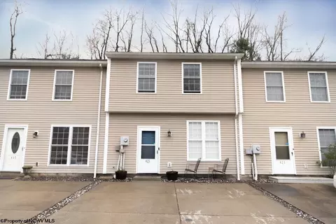425 Shearwood Dr, Bridgeport, WV 26330