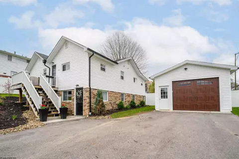 10 Salthouse Ln, Morgantown, WV 26505
