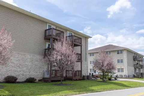 433 Creekside Dr, Morgantown, WV 26508