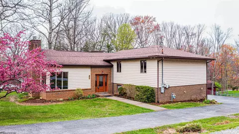 886 Shaffer Ln, Morgantown, WV 26508