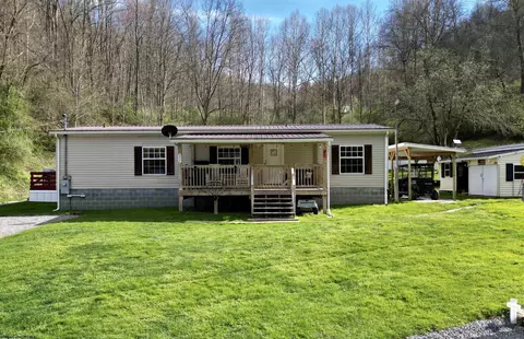 357 Beartooth Dr, Lost Creek, WV 26385