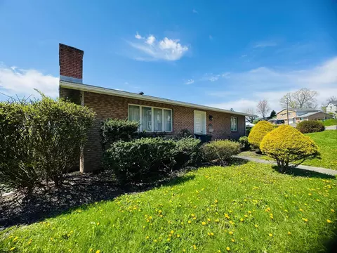 305 Highland Ave, Morgantown, WV 26505