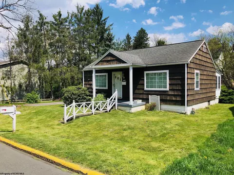 138 Hoffman Ave, Morgantown, WV 26505
