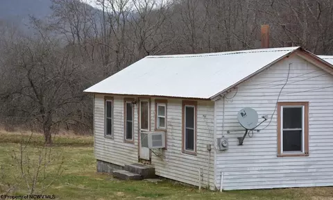 3331 Stamping Creek Rd, Hillsboro, WV 24946