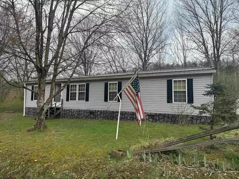 16 Dock Ln, Fairmont, WV 26554