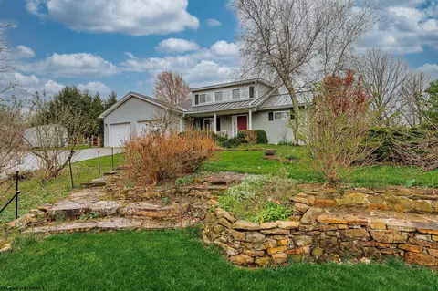 401 Holly Ln, Morgantown, WV 26508