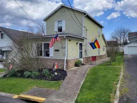 532 532 12 Herman Ave, Star City, WV 26505