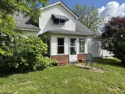 33 Queens Alley Rd, Rock Cave, WV 26234